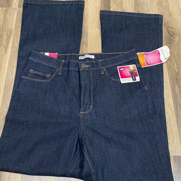 🧵 NWT Lee At The Waist Classic Fit Bootcut Dark Wash Jeans 🧵 - Picture 5 of 7